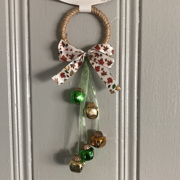NWT Beautiful Green Fall Harvest Theme Door Knob Hanger w/ Bells - Picture 6 of 9